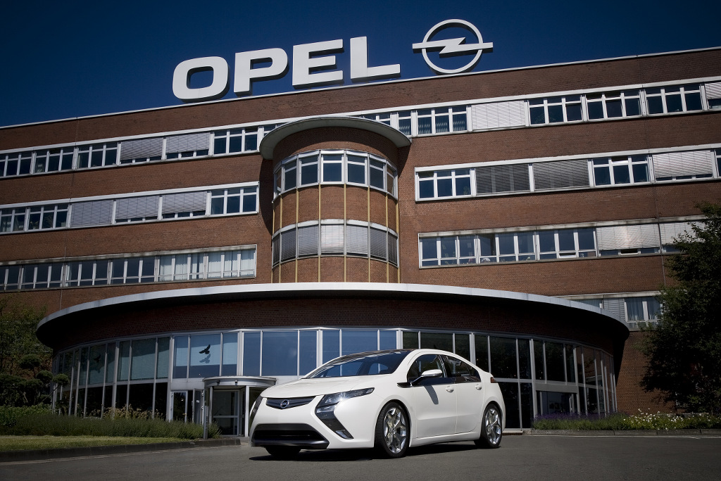 Modellstudien: Opel zeigt seriennahe Ampera-Version in Bochum