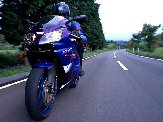 Motorrad-Sportreifen im Test: Michelin knapp vor Conti