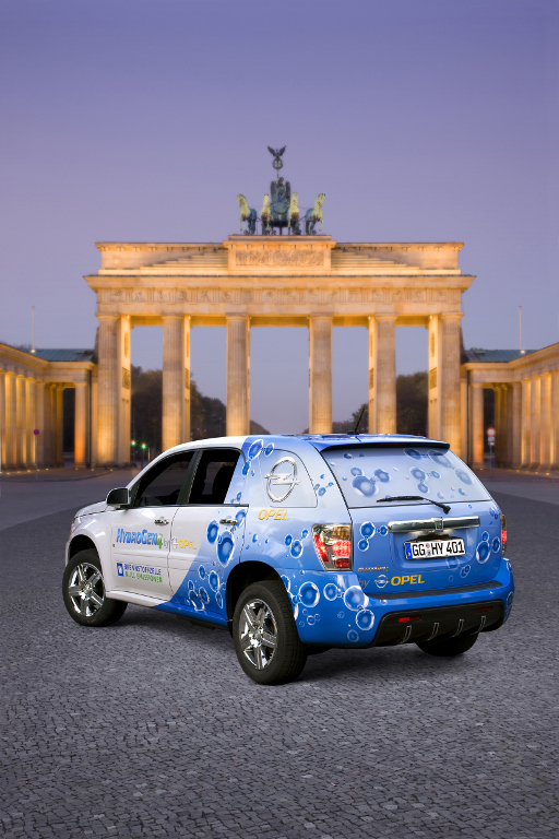 News: Opel HydroGen4 begeistert Bergsteiger Reinhold Messner