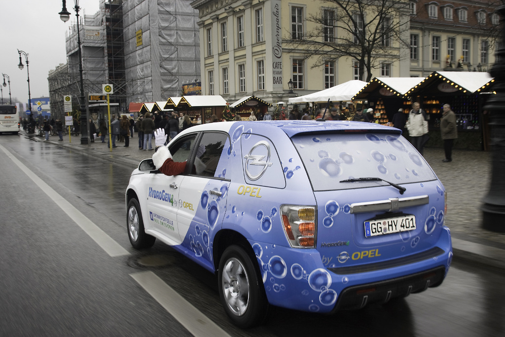 News: Opel HydroGen4 begeistert Bergsteiger Reinhold Messner