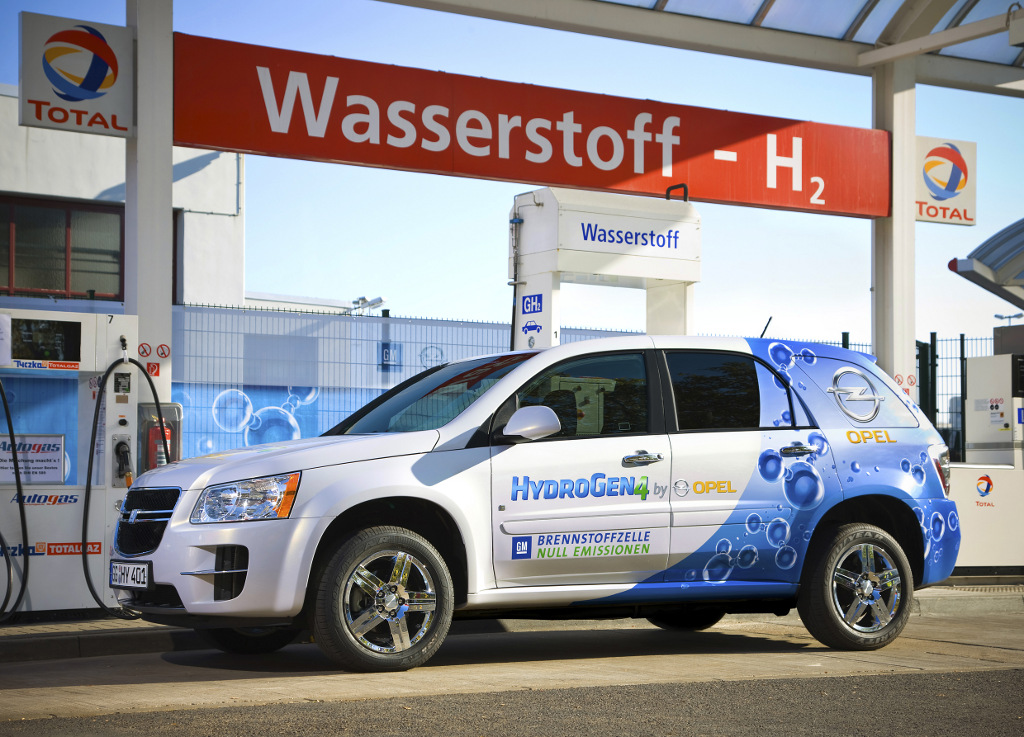 News: Opel HydroGen4 begeistert Bergsteiger Reinhold Messner