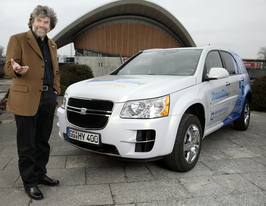 Opel HydroGen4 begeistert Bergsteiger Reinhold Messner - Bild
