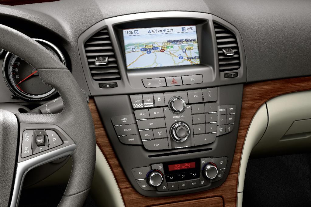 Opel Insignia bietet Navigationssystem mit digitalem Reiseführer
