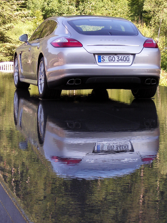 Panamera: Porsche Panamera: Flach, breit, stark