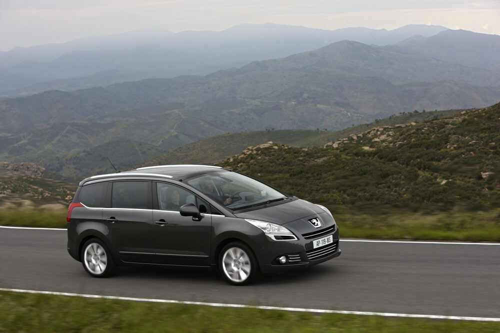 Peugeot 5008 gibt Ausblick auf neues Marken-Design 