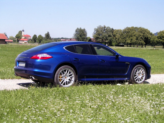Porsche Panamera: Flach, breit, stark