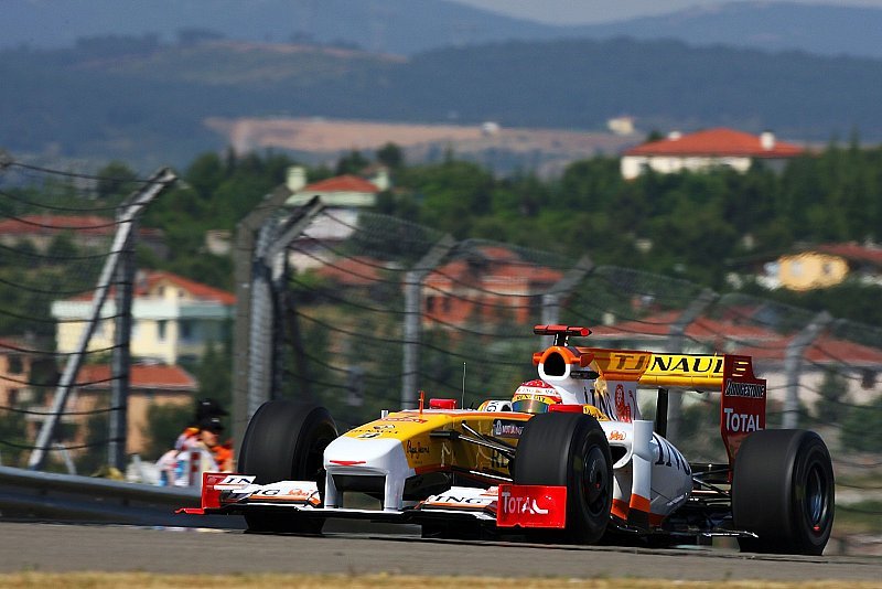 Renault auf Platz 2: Alonso stapelt tief