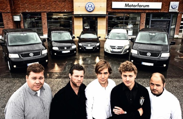 Rockgruppe „The Hives“ fährt Volkswagen