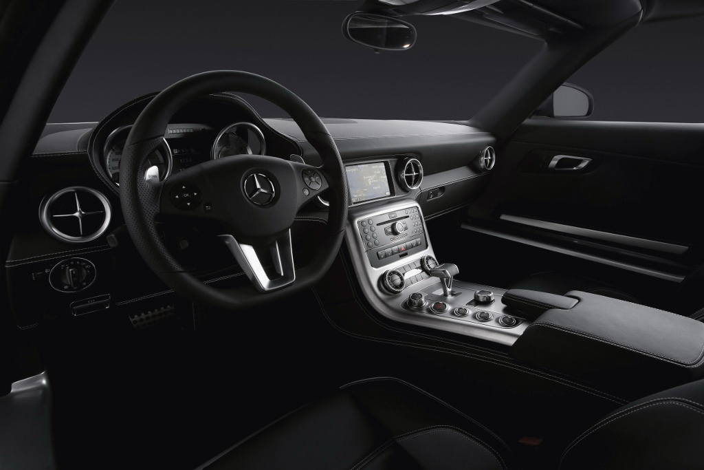 S 63 AMG: Mercedes-Benz AMG S-Klasse: Geschärftes Profil und mehr Sicherheit 