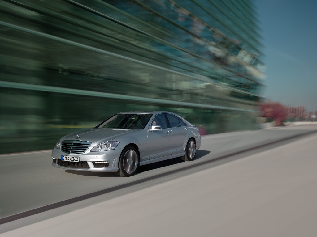 S 63 AMG: Mercedes-Benz AMG S-Klasse: Geschärftes Profil und mehr Sicherheit 
