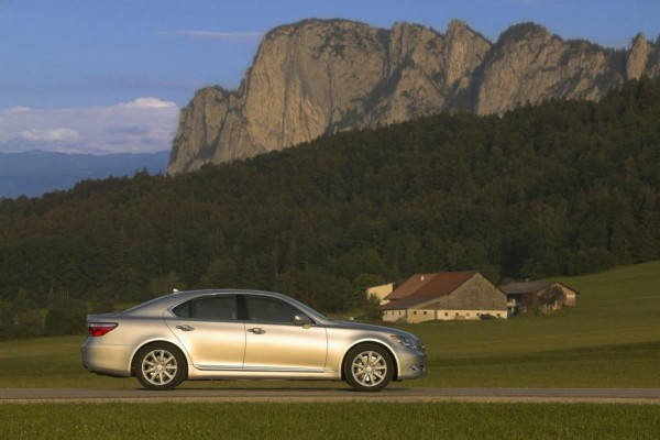US-Autokäufer glücklich mit Lexus, Porsche und Cadillac 