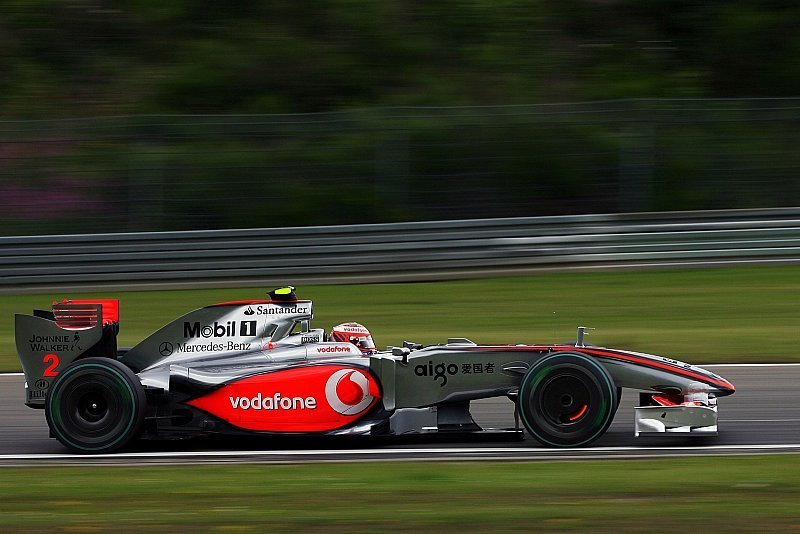1. Freies Training : Kovalainen holt Bestzeit