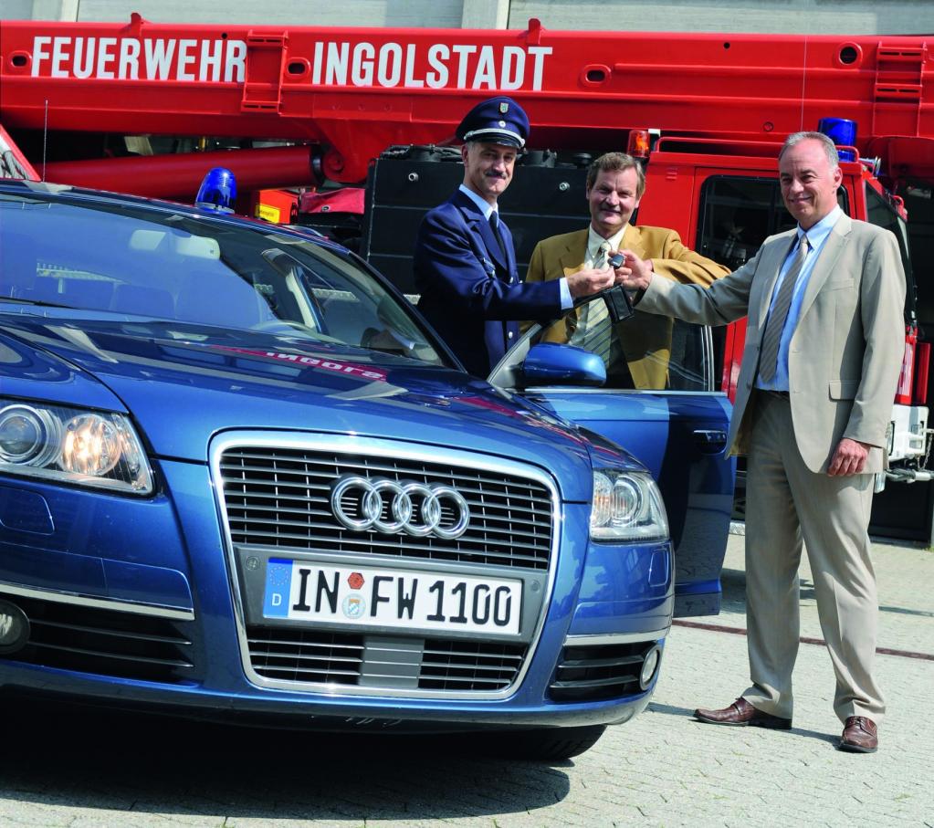Audi übergibt Einsatzfahrzeug an die Berufsfeuerwehr Ingolstadt