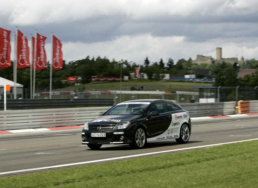 Automarken A - Z: Opel OPC Race Camp: 22 Kandidaten gehen erstmals auf die Rennstrecke