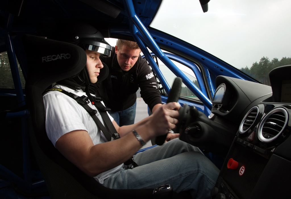 Automarken A - Z: Opel OPC Race Camp: 22 Kandidaten gehen erstmals auf die Rennstrecke