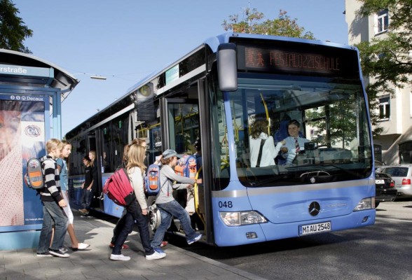 Daimler Buses bietet kostenlosen Schulbuscheck