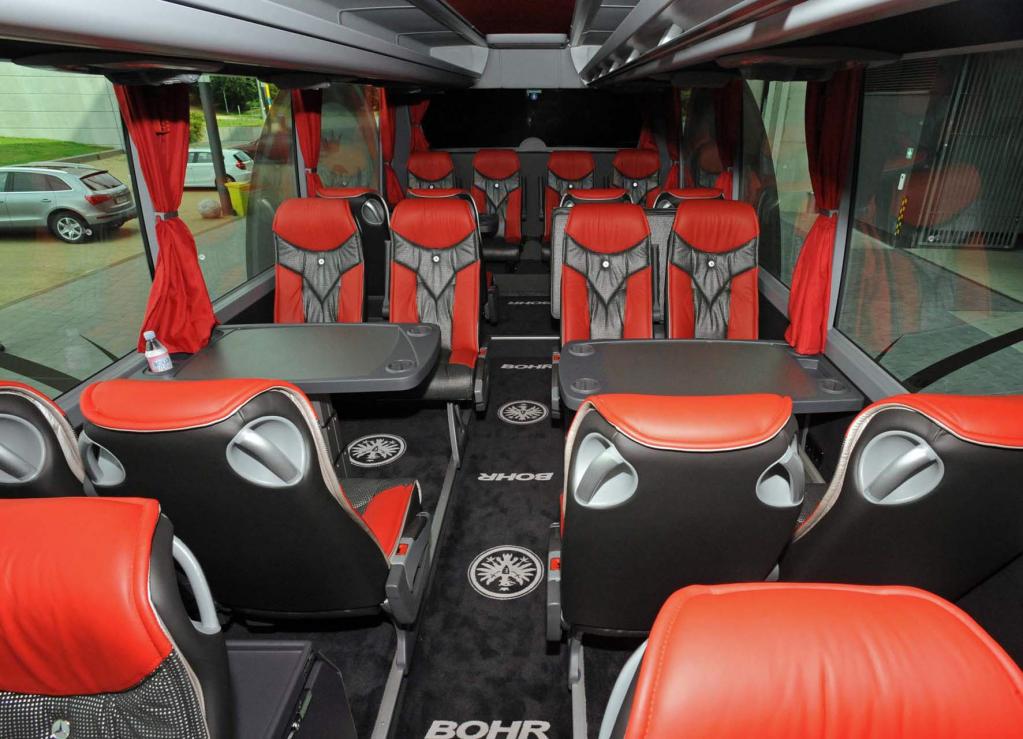Eintracht Frankfurt fährt Mercedes-Benz Travego 