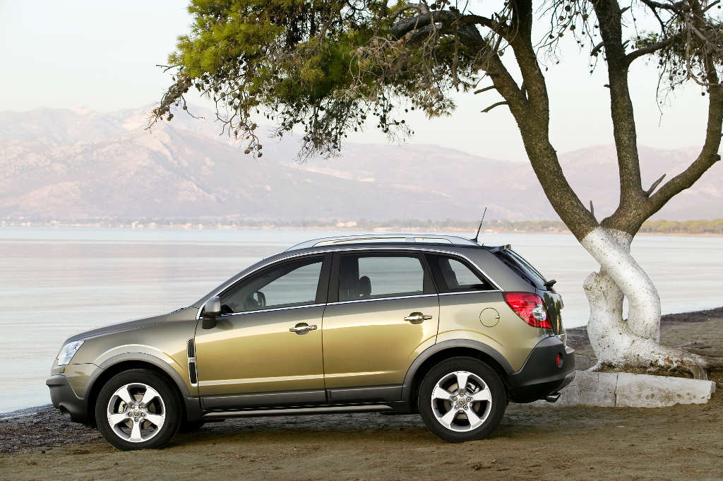 Esther Schweins setzt auf den Opel Antara