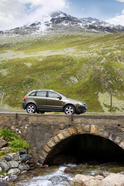 Esther Schweins setzt auf den Opel Antara