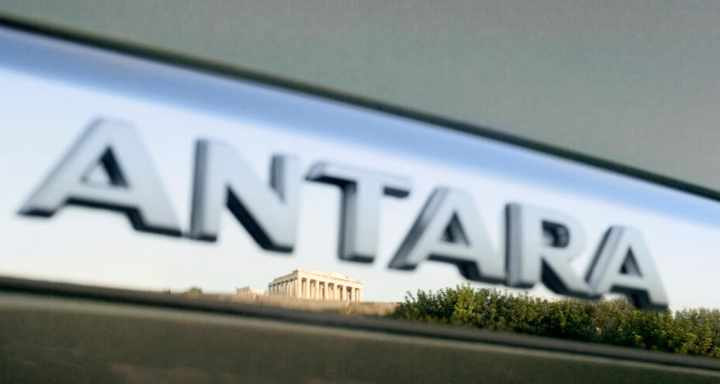 Esther Schweins setzt auf den Opel Antara