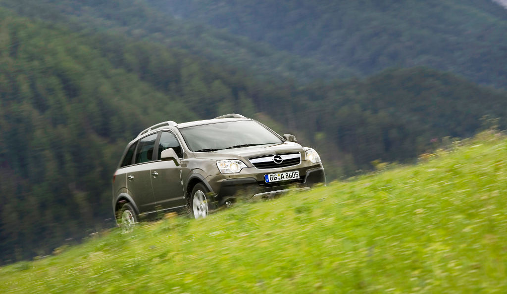 Esther Schweins setzt auf den Opel Antara