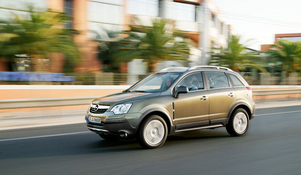 Esther Schweins setzt auf den Opel Antara