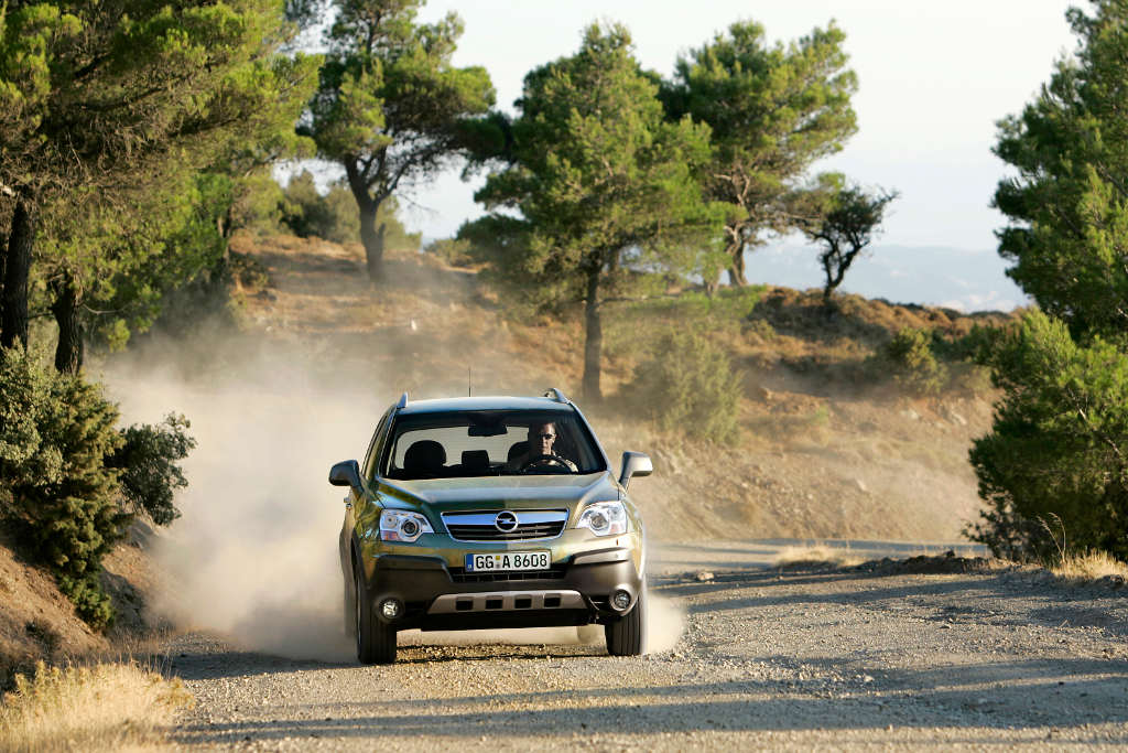 Esther Schweins setzt auf den Opel Antara