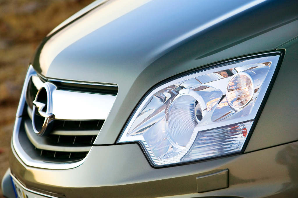 Esther Schweins setzt auf den Opel Antara