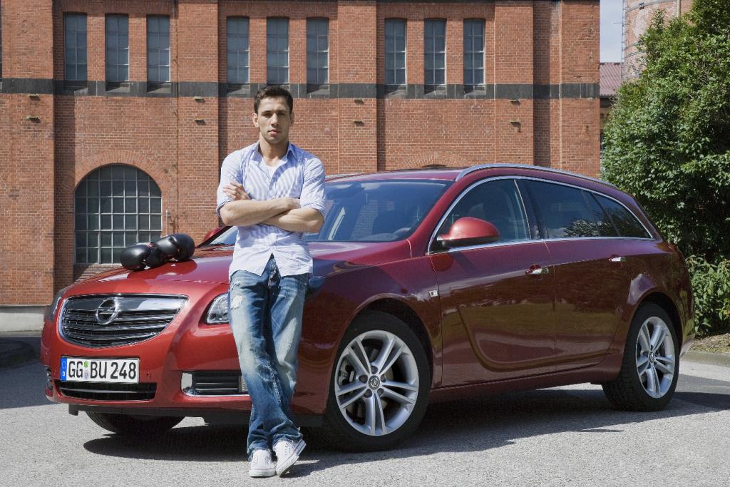 Felix Sturm fährt Insignia Sports Tourer