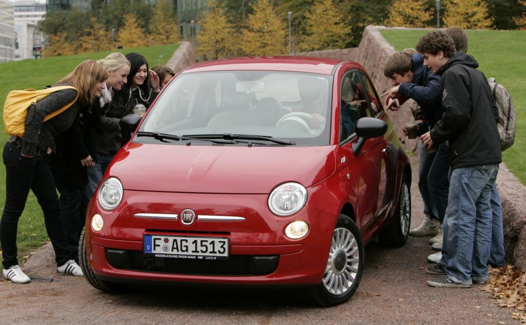 Fiat feiert 500-Geburtstag mit Flashmobs