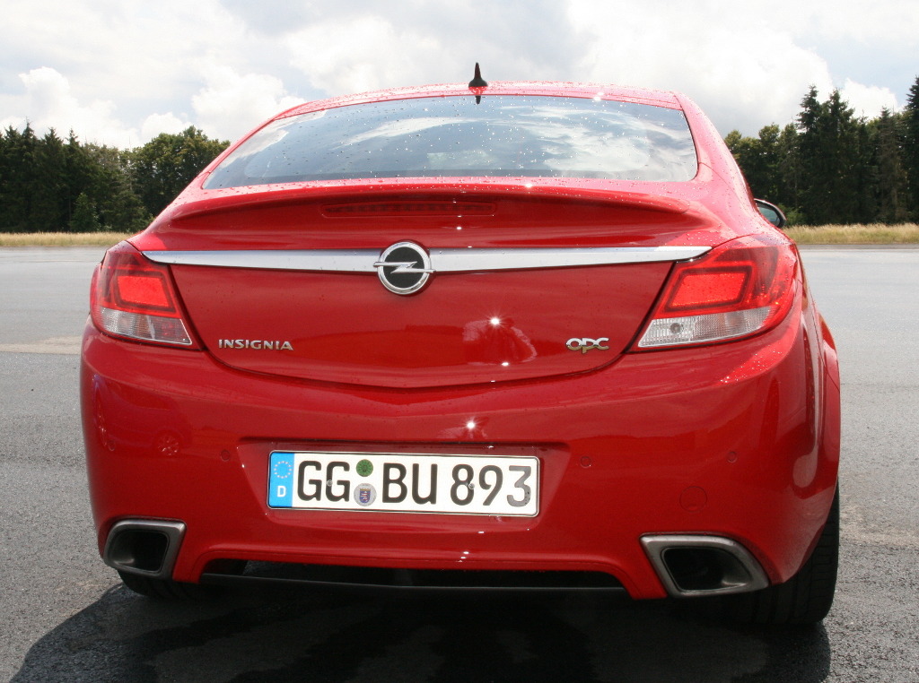Insignia: Presse-Präsentation Opel Insignia OPC: Wettbewerbsfähiges Angebot