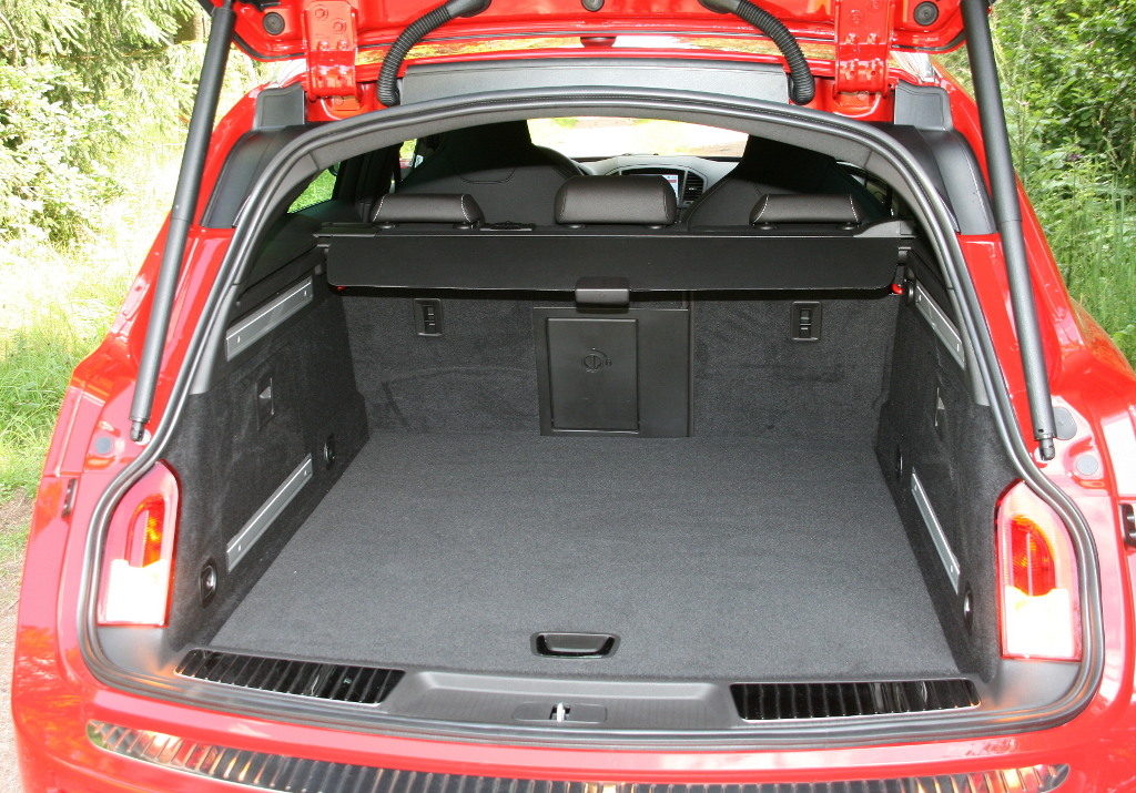 Insignia: Presse-Präsentation Opel Insignia OPC: Wettbewerbsfähiges Angebot