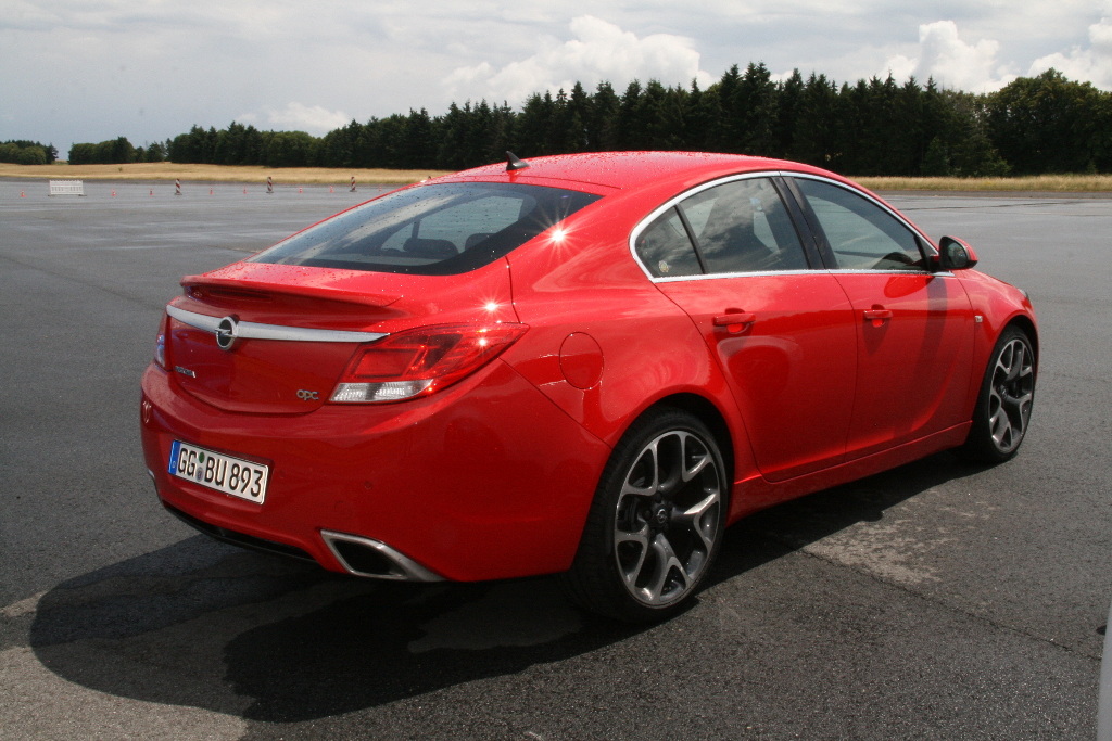Insignia: Presse-Präsentation Opel Insignia OPC: Wettbewerbsfähiges Angebot