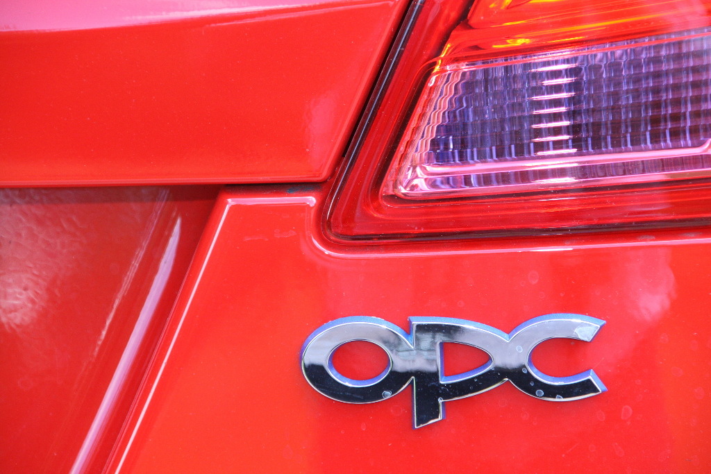Insignia: Presse-Präsentation Opel Insignia OPC: Wettbewerbsfähiges Angebot