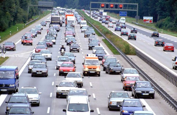 Kommentar: Nachts bauen gegen den Stau 