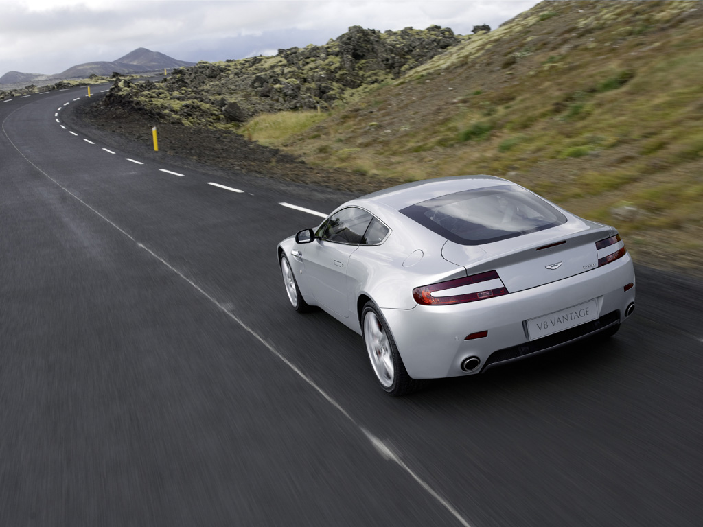 Modellstudien: Mini-Aston Martin: Für das Umweltgewissen von Sportwagenfahrern | Aston Martin V8 Vantage 