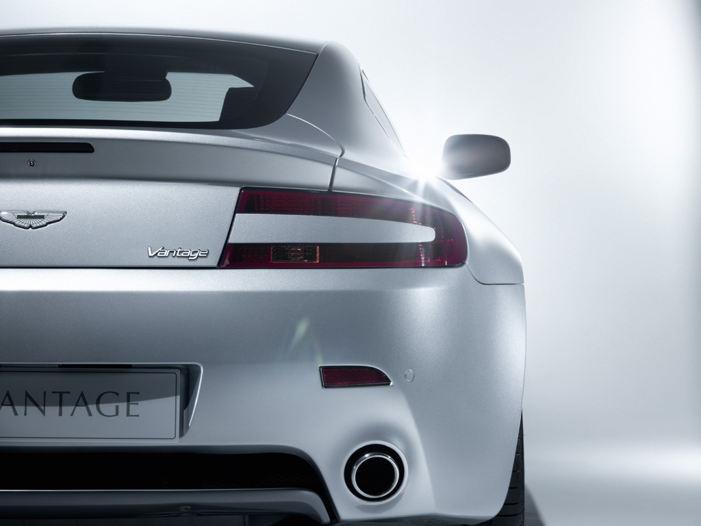 Modellstudien: Mini-Aston Martin: Für das Umweltgewissen von Sportwagenfahrern | Aston Martin V8 Vantage 