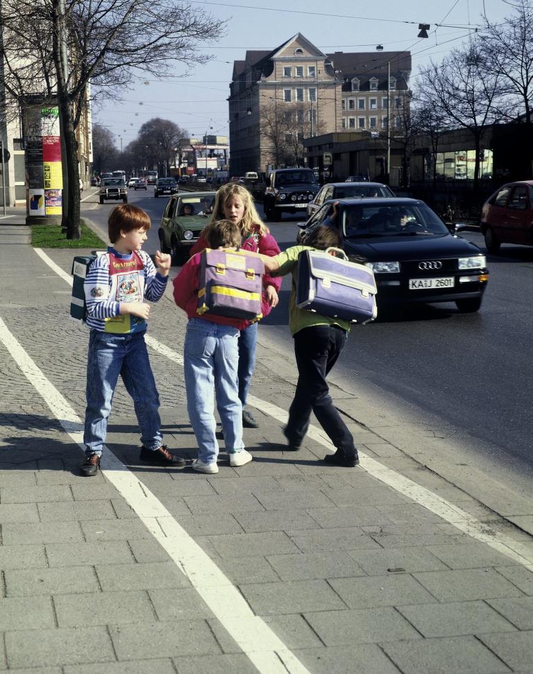 Schuljahresbeginn: Wegstrecke üben und Gefahren minimieren 