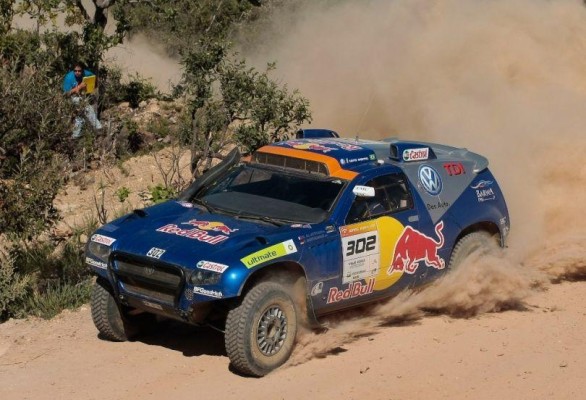 Volkswagen-Pilot Nasser Al-Attiyah übernimmt Führung
