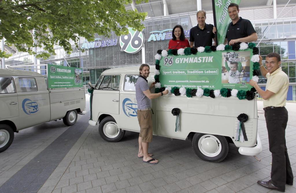 Volkswagen nimmt mit zwei T1 am Schützenausmarsch teil