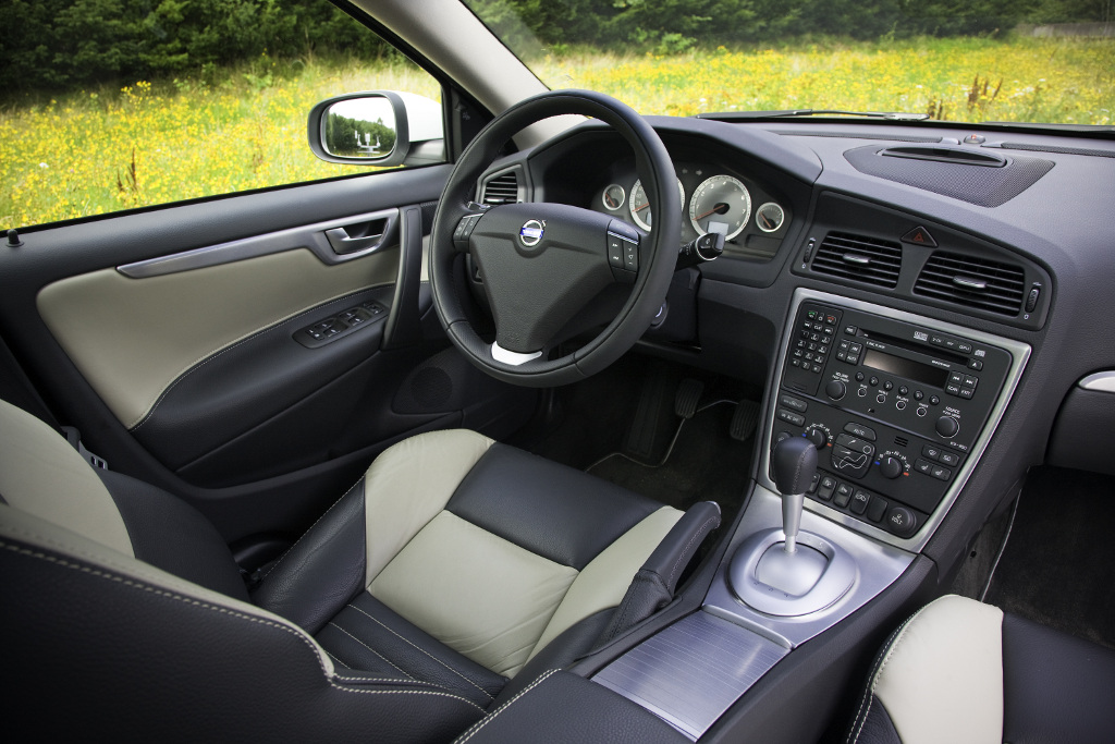 XC60: Volvo XC60 R-Design debütiert auf der IAA 