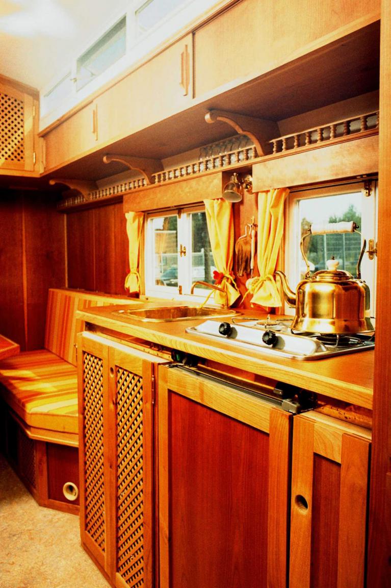Zurück zur Natur: Nostalgie-Wohnwagen aus Holz 
