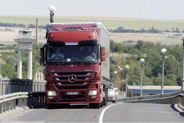 40 Jahre Lkw-Profitraining von Mercedes  