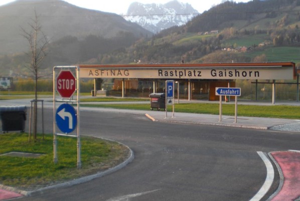 ADAC untersucht Parkplätze an Autobahnen