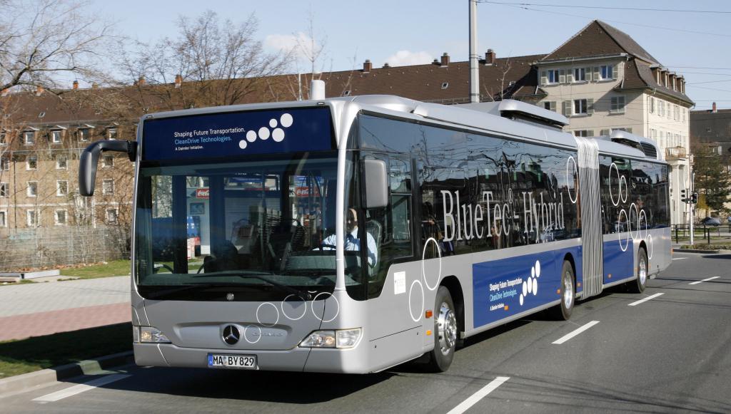 Bund nimmt Hybrid-Stadtbus von Mercedes-Benz ins „Förderprogramm Elektromobilität“ auf