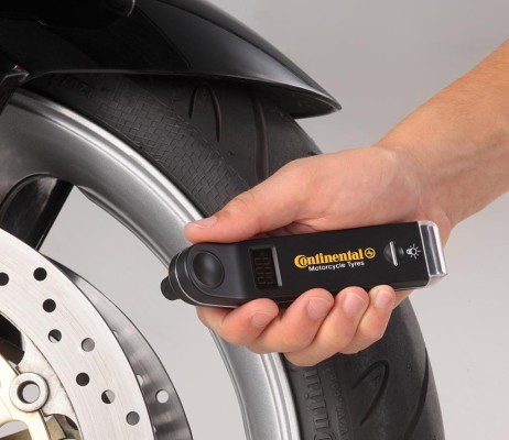 Continental rät Motorradfahrern zur regelmäßigen Luftdruckkontrolle