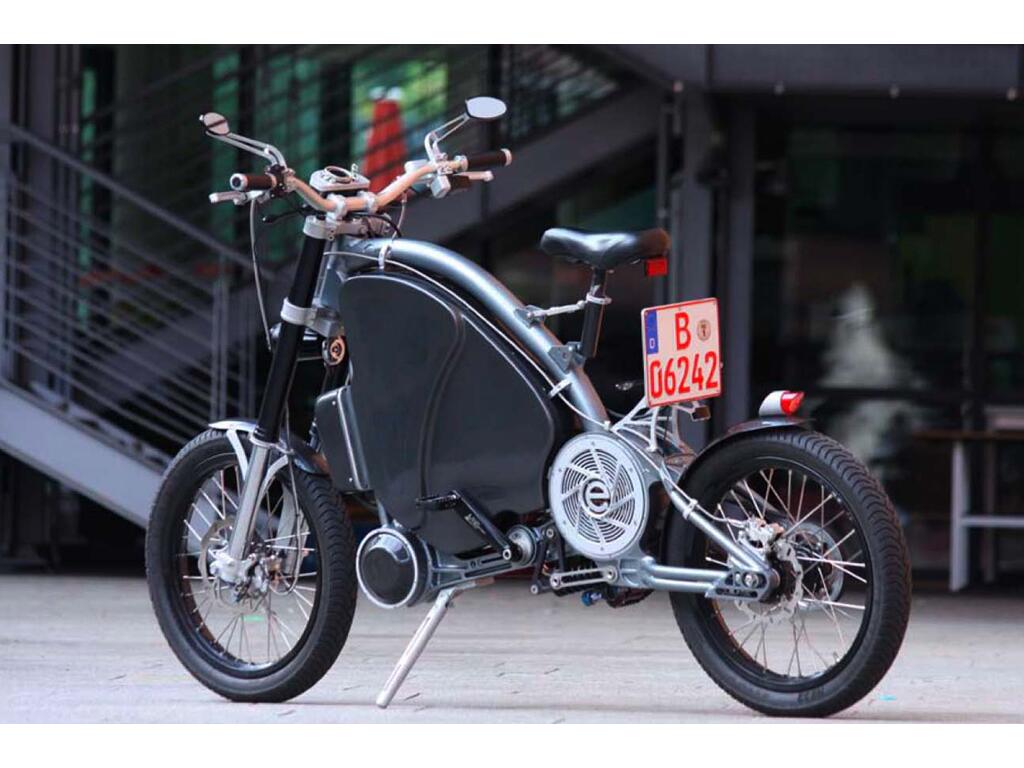 Erockit: Mensch-Maschine-Hybrid-Zweirad, handmade in Berlin