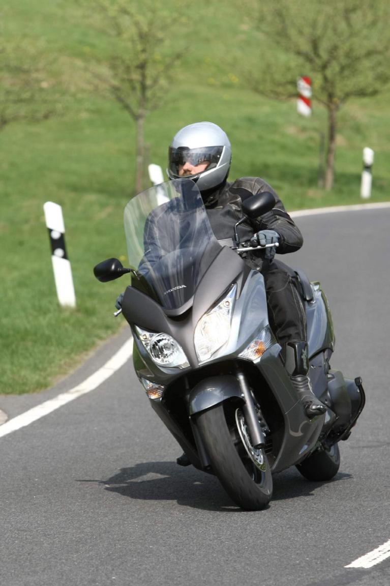 Fahrbericht Honda SW-T400: Ein Roller zeigt Größe  - Bild(2)