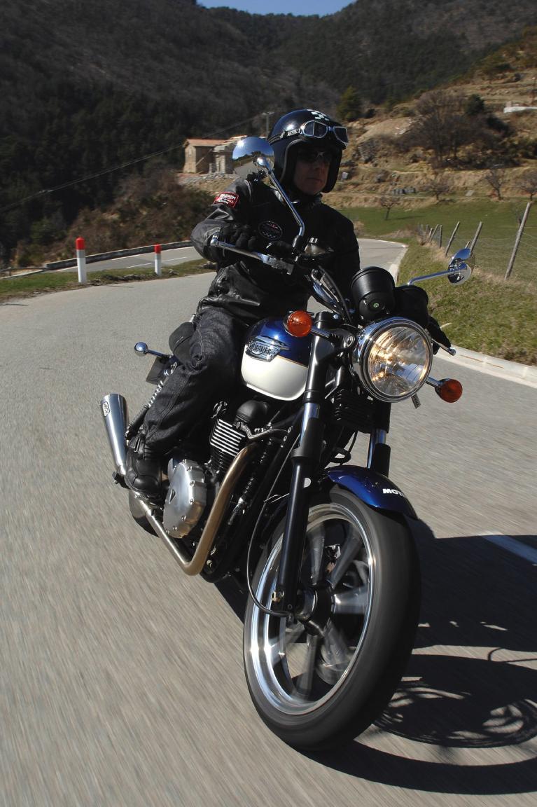 Fahrbericht Triumph Bonneville SE: Klassik trifft Moderne  - Bild(2)