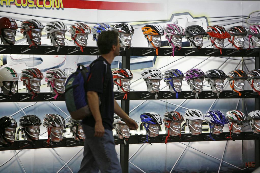 Leichter Helm für die Fahrradfahrt 